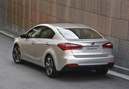 Testing Kia Cerato 2014 in UAE - SellAnyCar.com - Sell your car in 30min.