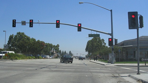 Authorities Warn Motorists against Jumping the Red Signal in Abu Dhabi