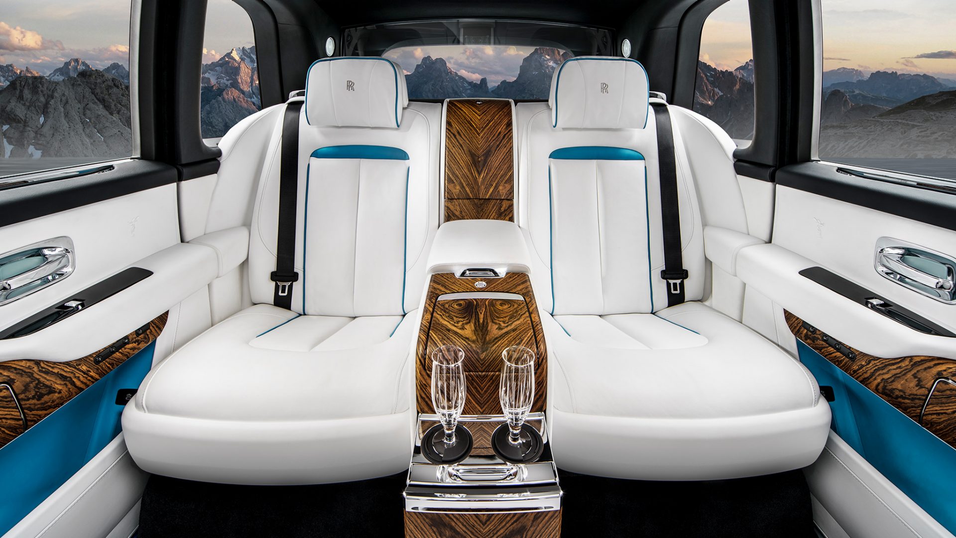 Rolls Royce Cullinan салон