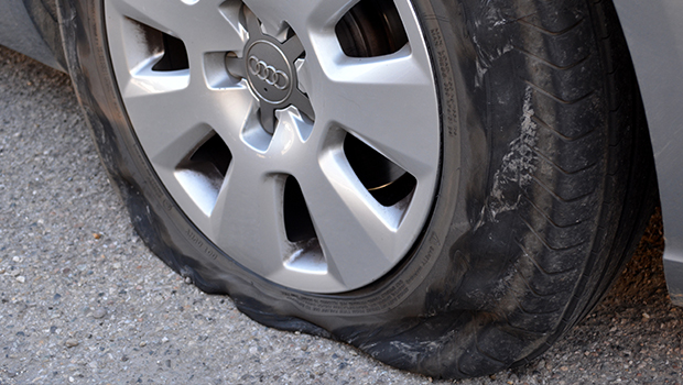 how-to-handle-a tyre-blowout-in-th-UAE